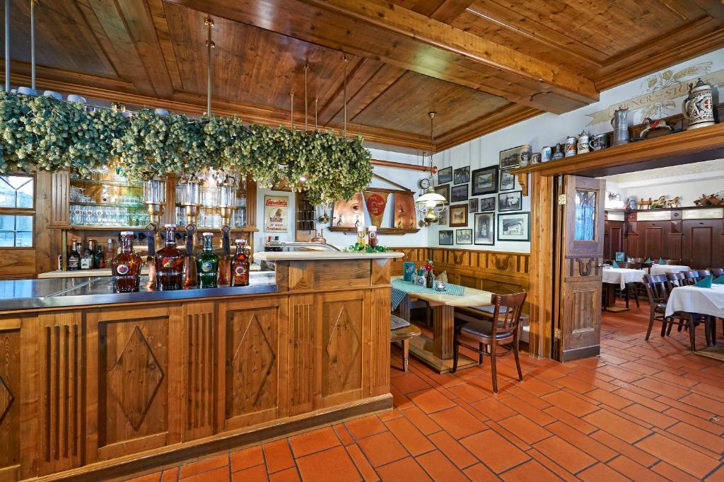 Brauereigasthof Zum Loewenbraeu Adelsdorf Exterior foto